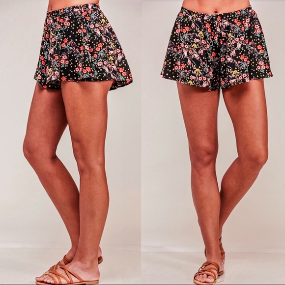 Pants - Black Floral Print Shorts